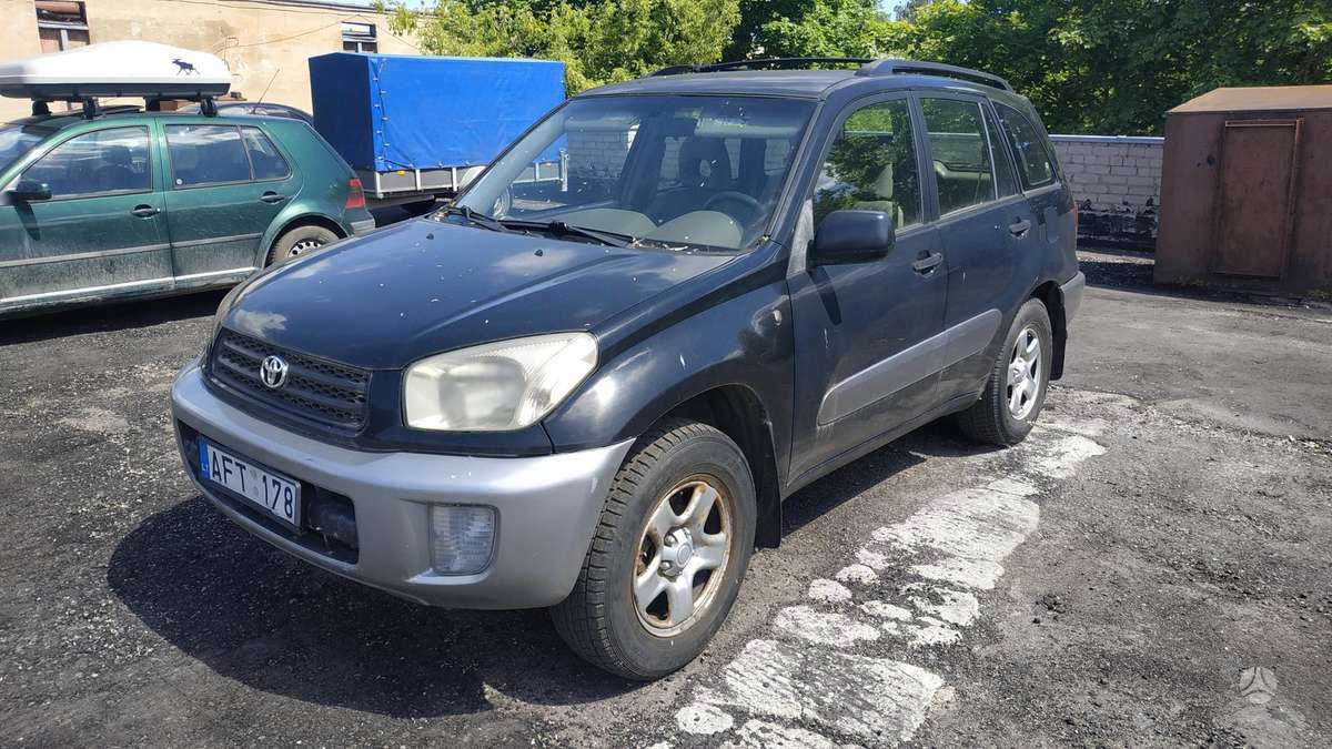 Toyota RAV4 - 1