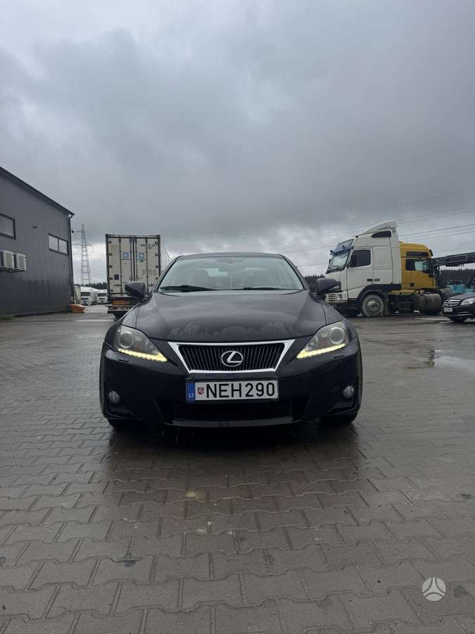 Lexus IS 220, 2.2 l., sedanas