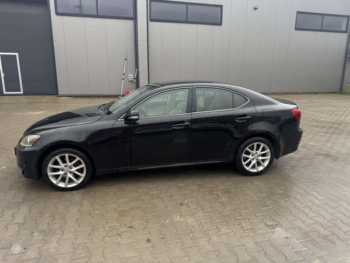 Lexus IS 220, 2.2 l., sedanas
