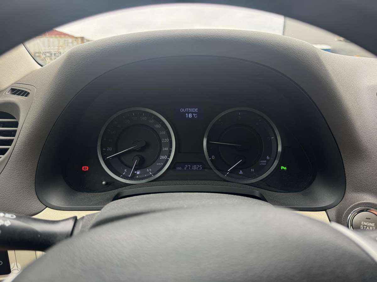 Lexus IS 220, 2.2 l., sedanas