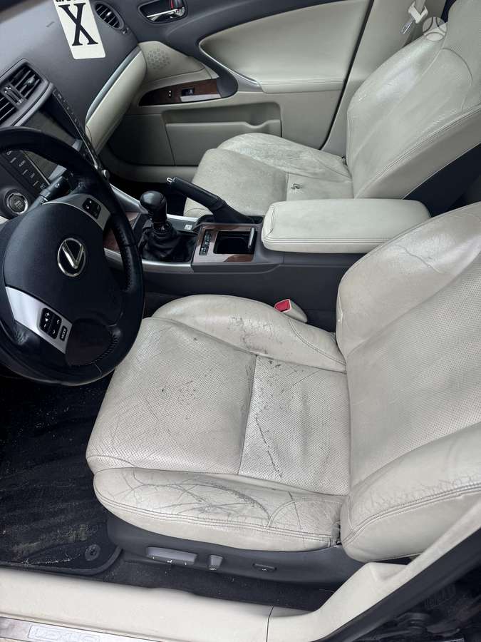 Lexus IS 220, 2.2 l., sedanas