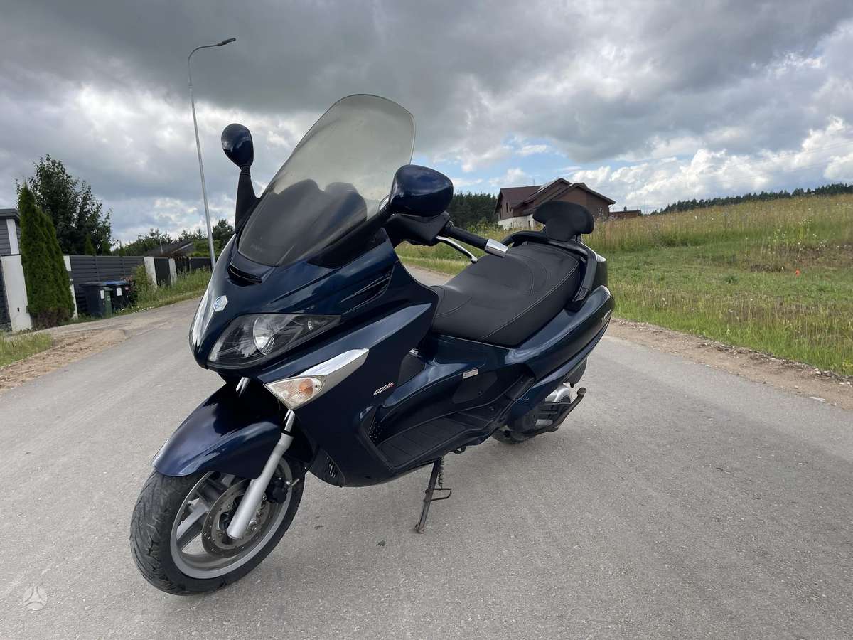Piaggio Xevo 400cc, scooters / mopeds