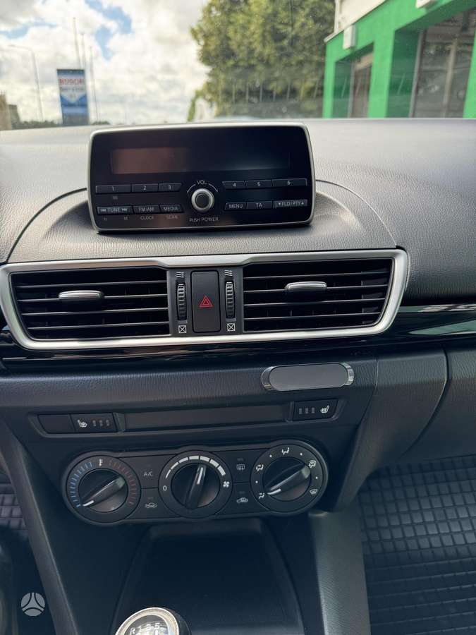 Mazda 3, 1.5 l., Хэтчбек