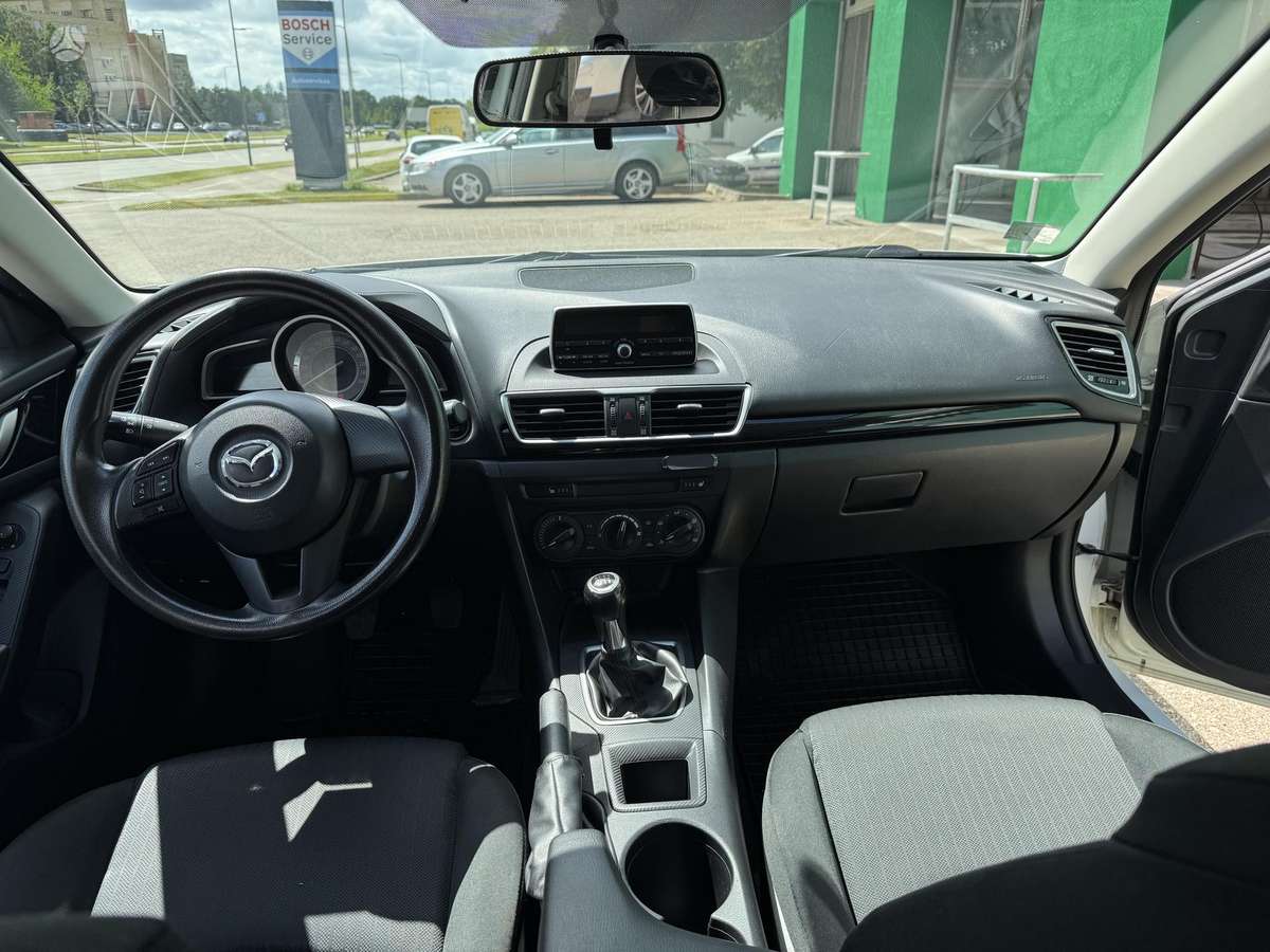Mazda 3, 1.5 l., hatchback