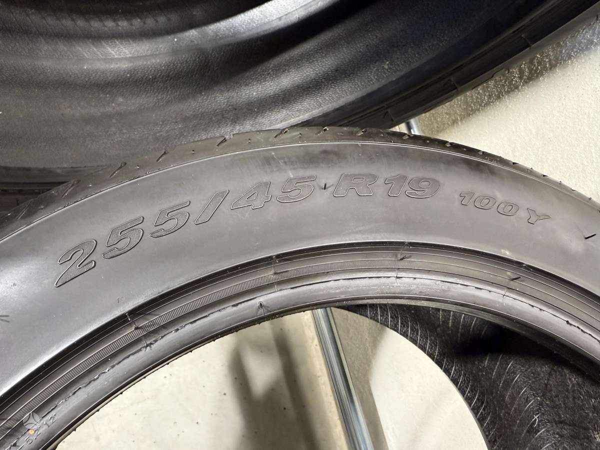 Pirelli P zero/AO/2022m, summer 255/45 R19