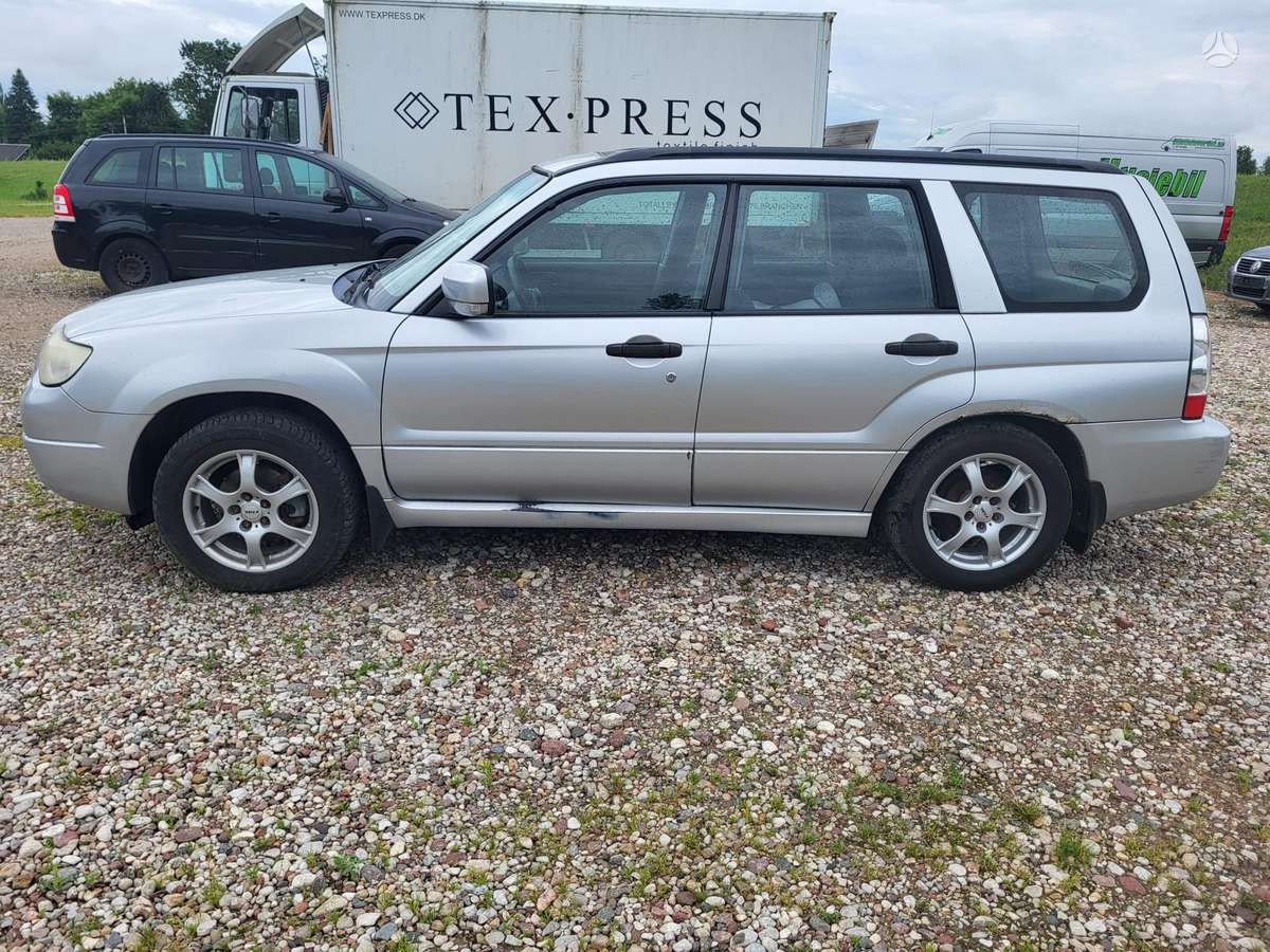 Subaru Forester, 2.0 l., Минивэн
