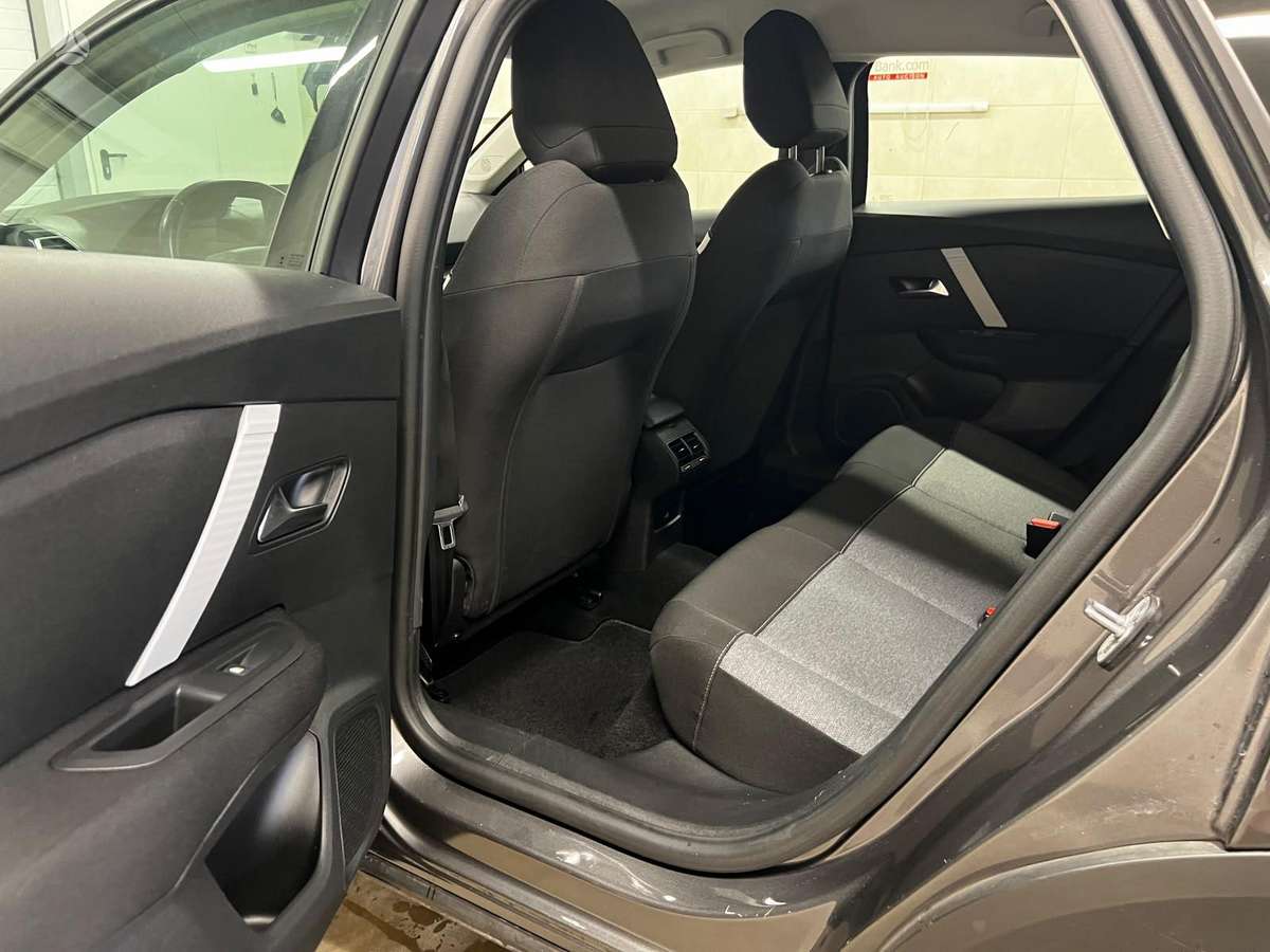 Citroen C4, 1.2 l., hatchback
