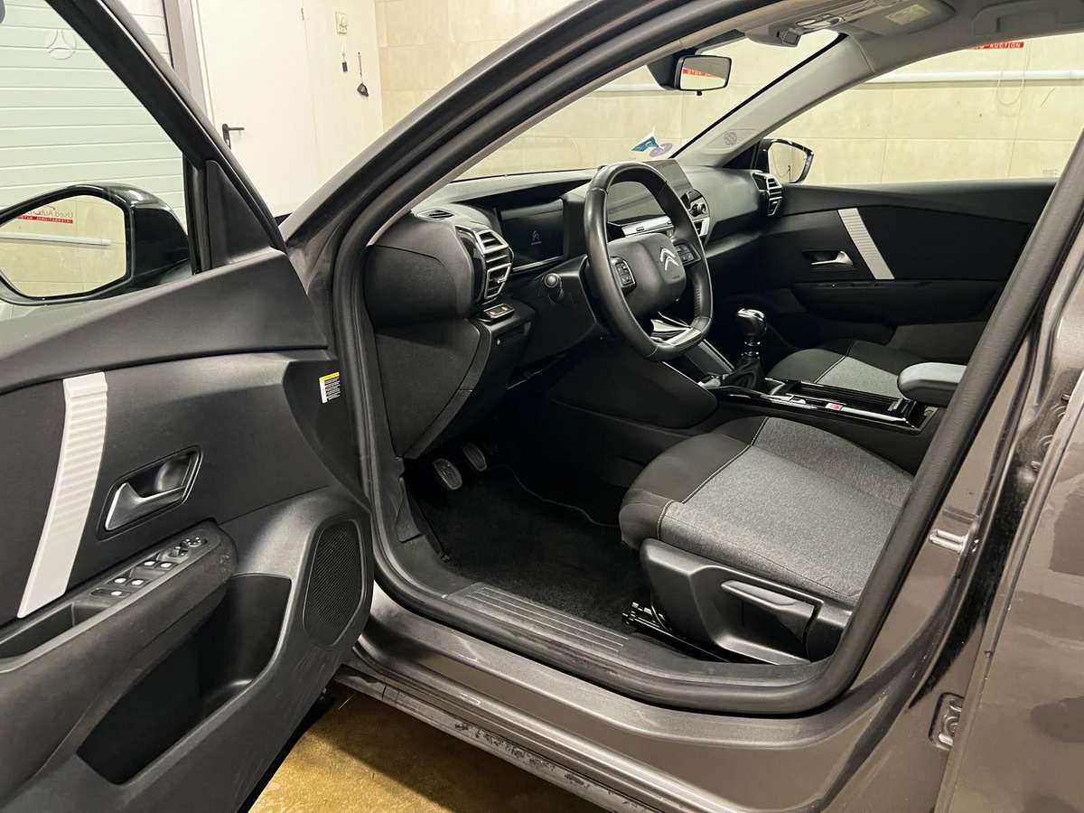 Citroen C4, 1.2 l., hatchback