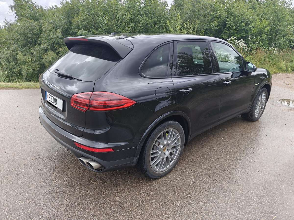 Porsche Cayenne - 4