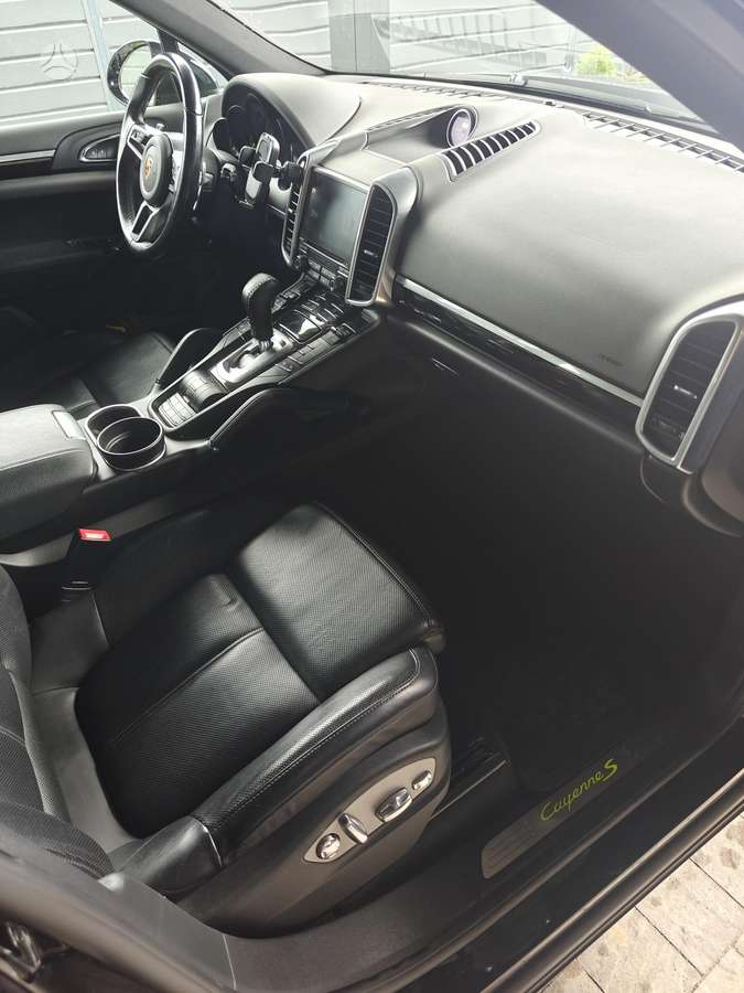 Porsche Cayenne - 6