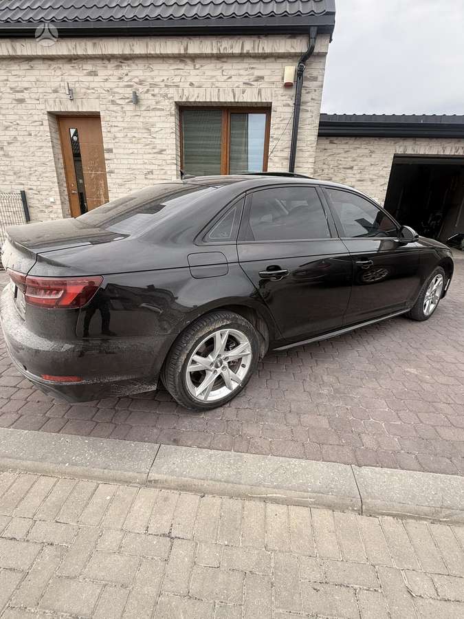 Audi A4, 2.0 l., Седан