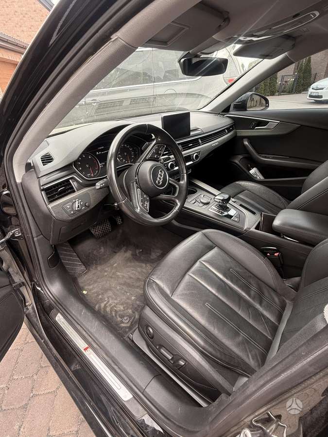Audi A4, 2.0 l., Седан