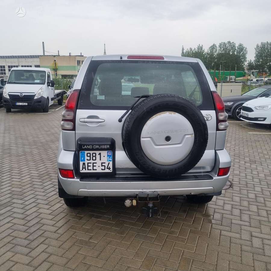 Toyota Land Cruiser - 4