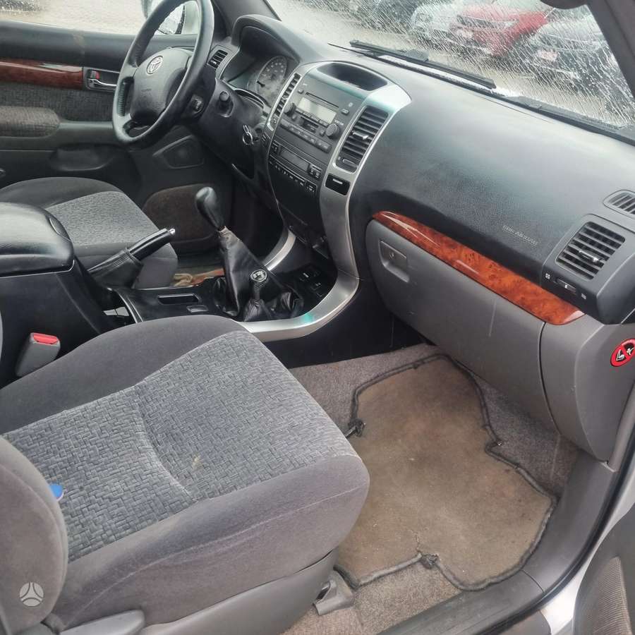 Toyota Land Cruiser - 12