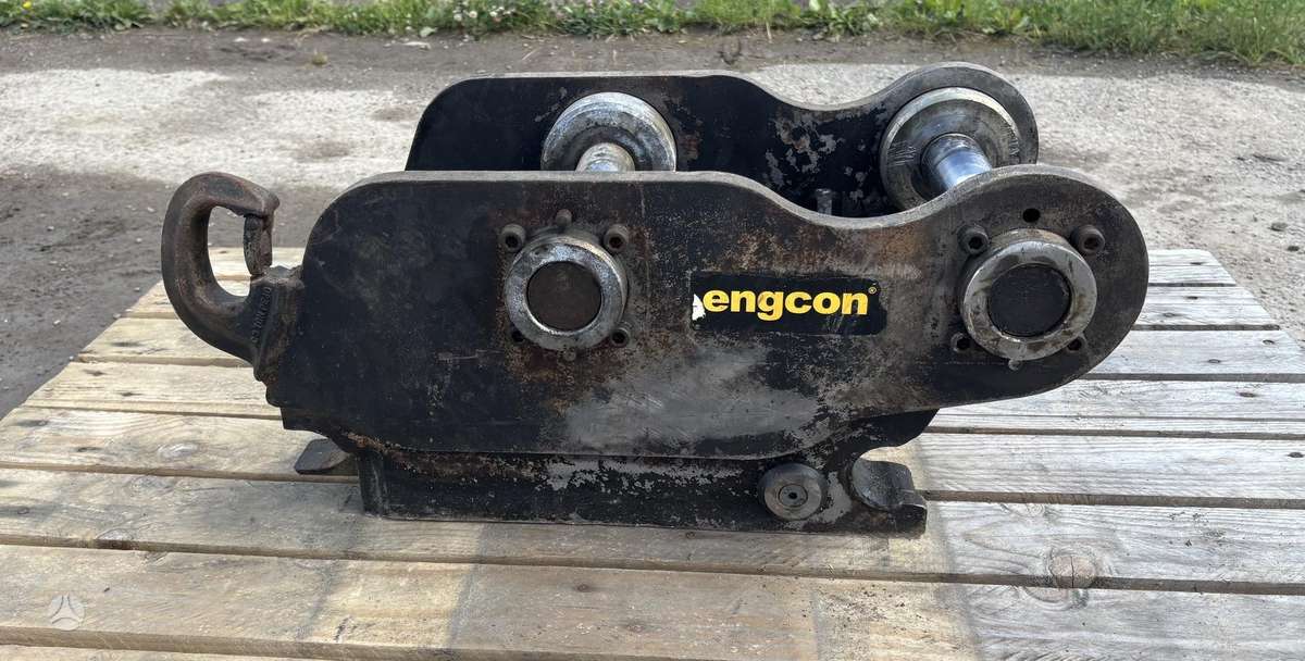 -Kita- Engcon S45, buckets