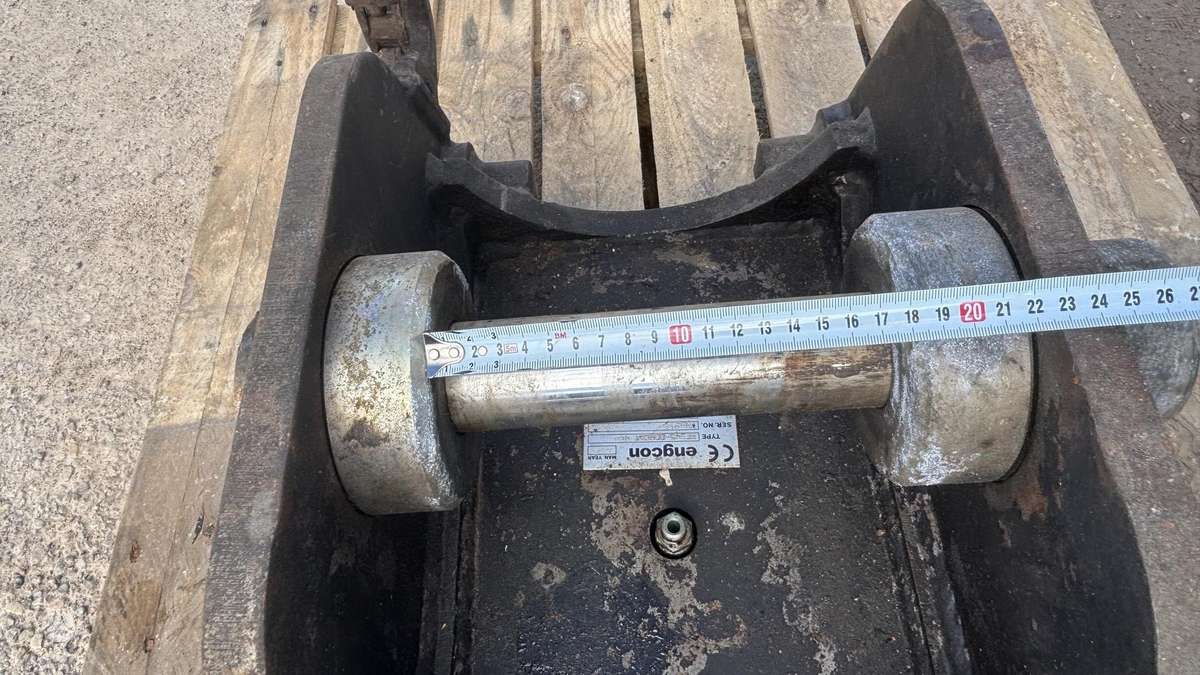 -Kita- Engcon S45, buckets