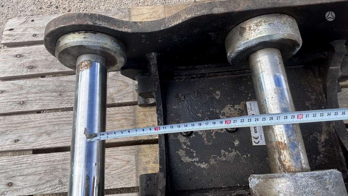 -Kita- Engcon S45, buckets