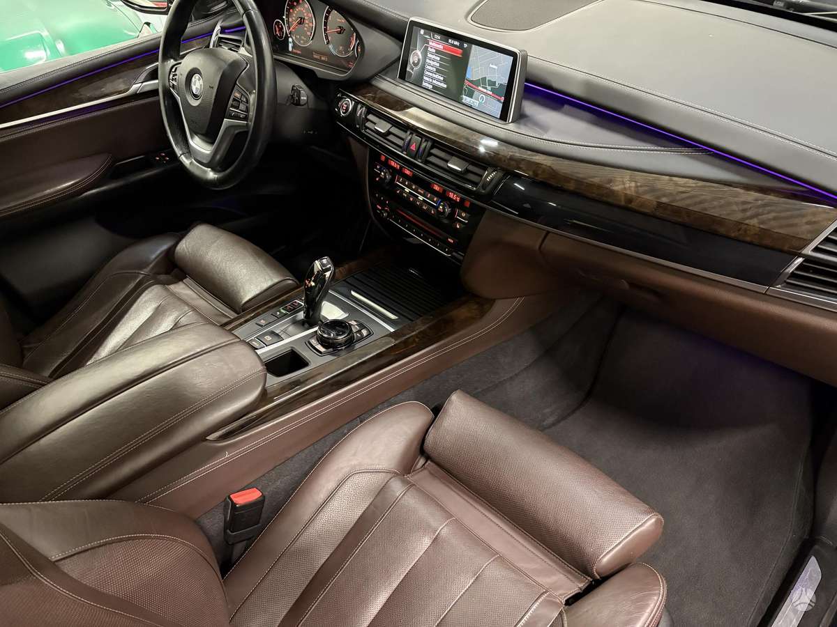 BMW X5, 3.0 l., off-road / crossover