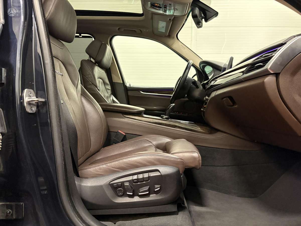 BMW X5, 3.0 l., off-road / crossover