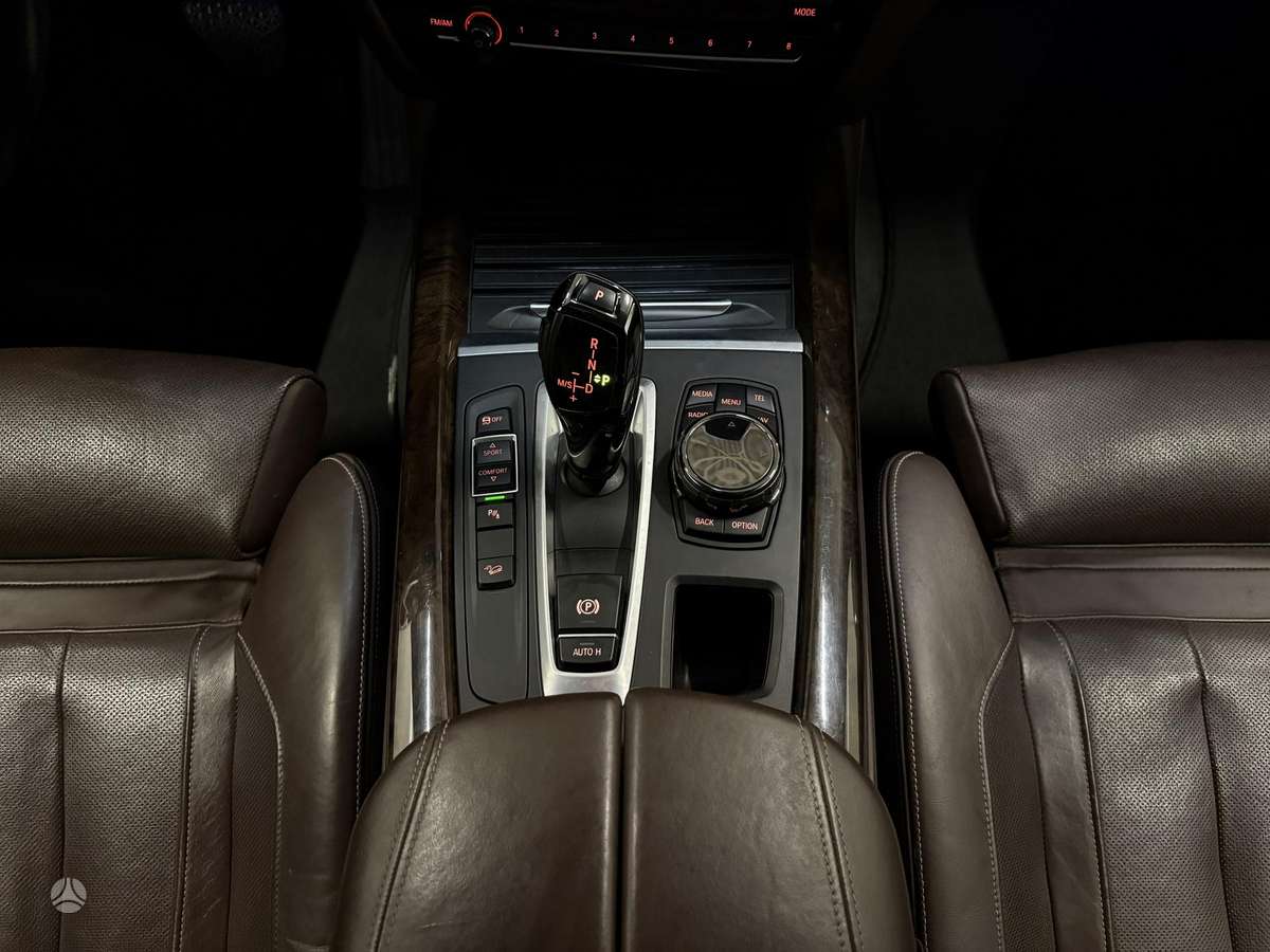 BMW X5, 3.0 l., off-road / crossover