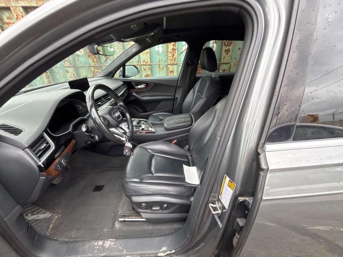 Audi Q7, 3.0 l., off-road / crossover