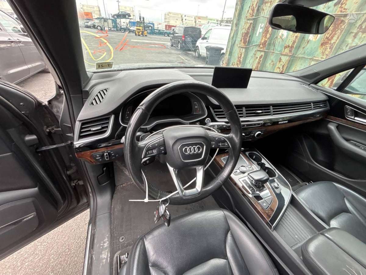 Audi Q7, 3.0 l., off-road / crossover