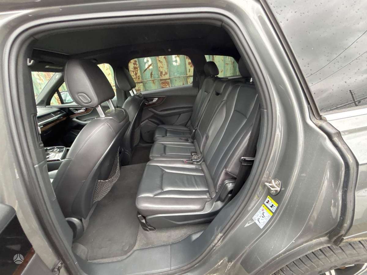 Audi Q7, 3.0 l., off-road / crossover