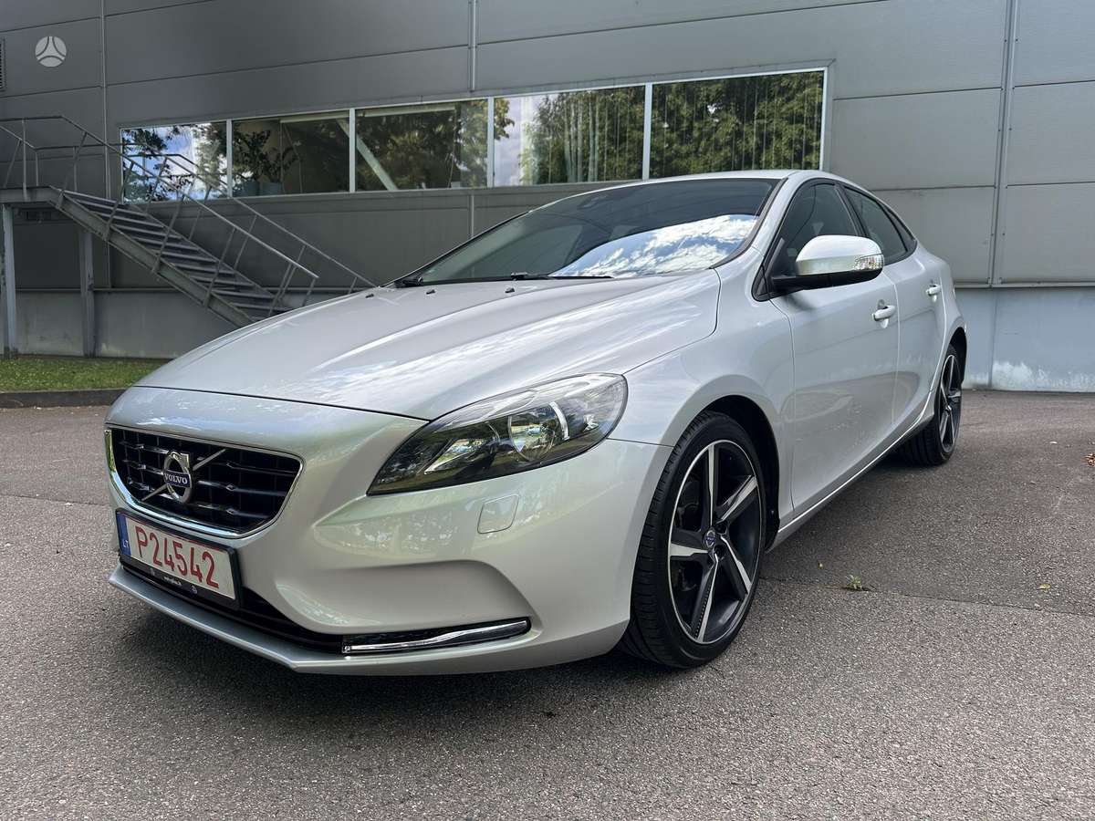 Volvo V40, 1.6 l., hatchback