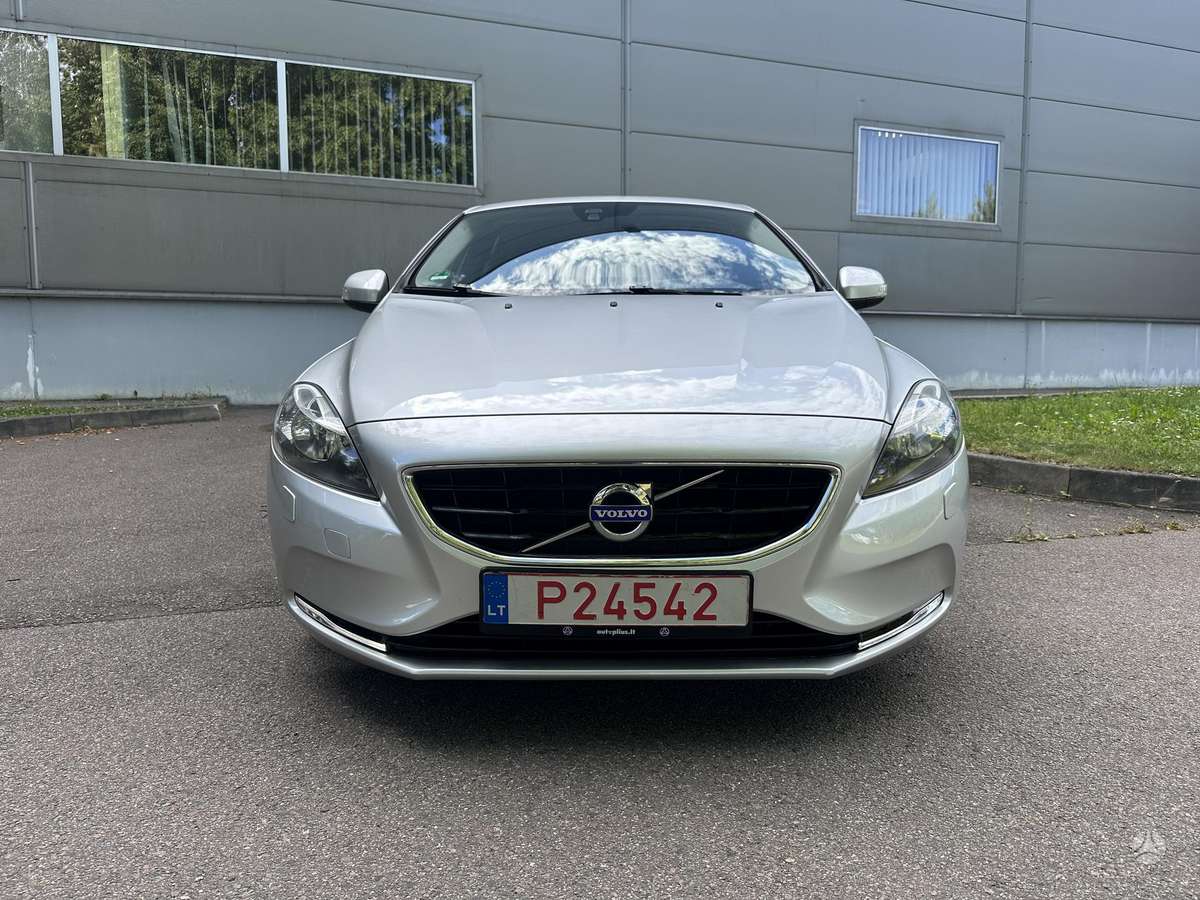 Volvo V40, 1.6 l., hatchback