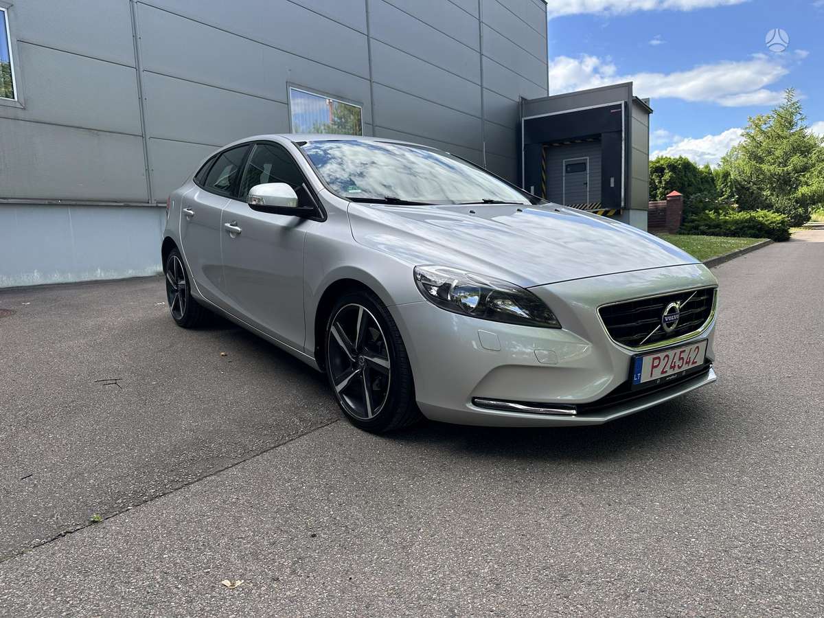 Volvo V40, 1.6 l., hatchback