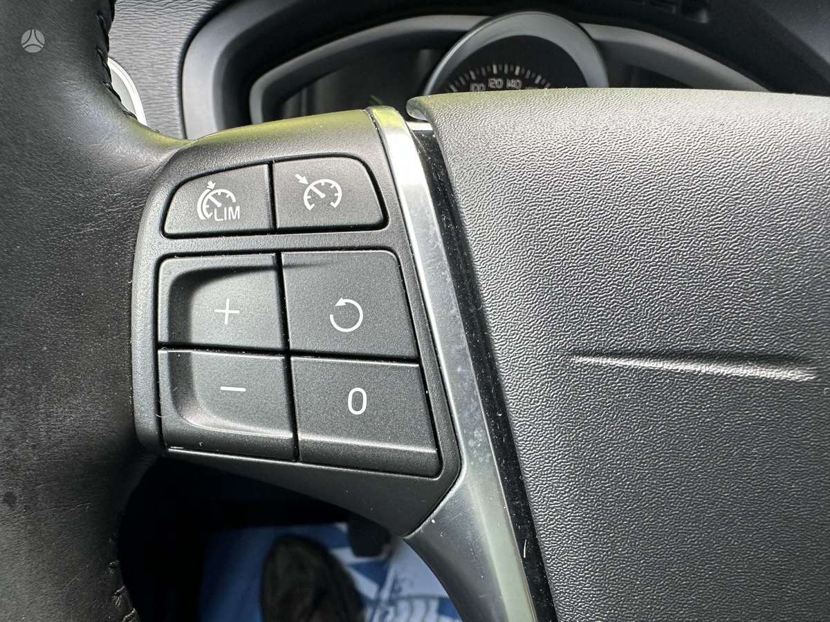 Volvo V40, 1.6 l., hatchback