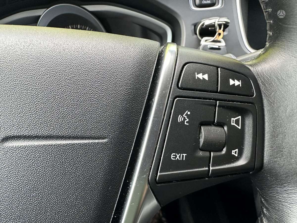 Volvo V40, 1.6 l., hatchback