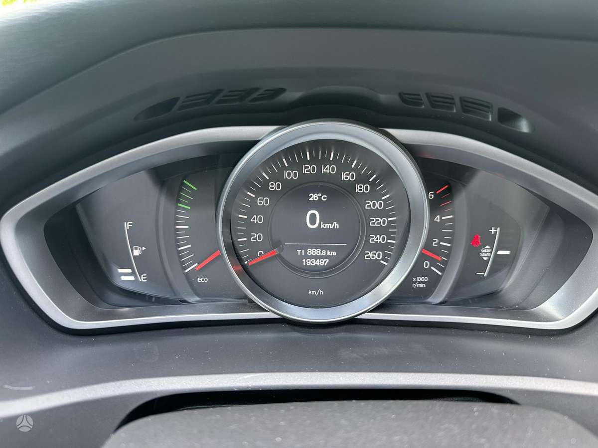 Volvo V40, 1.6 l., hatchback