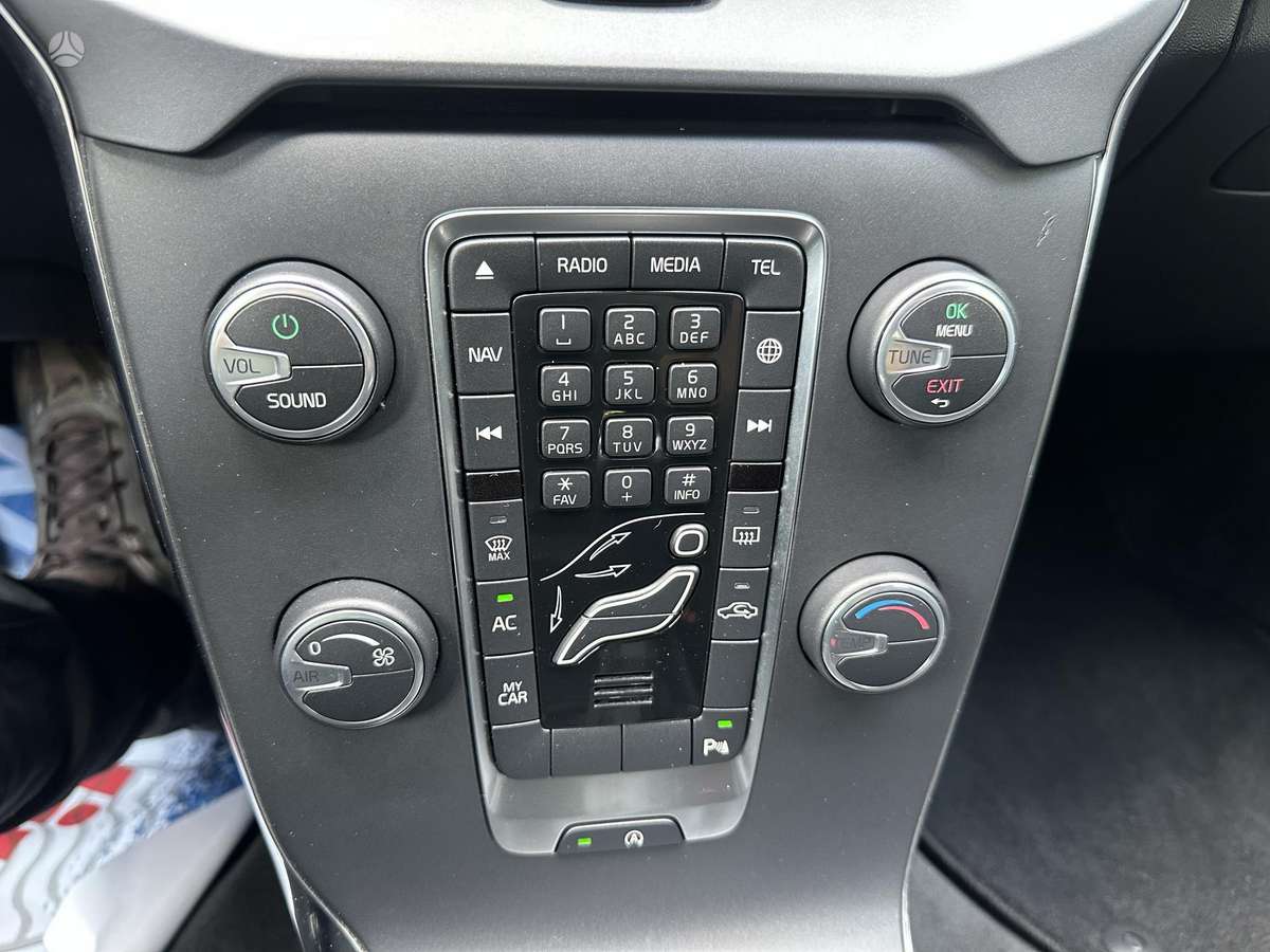 Volvo V40, 1.6 l., hatchback