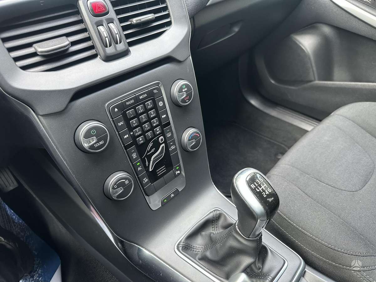 Volvo V40, 1.6 l., hatchback