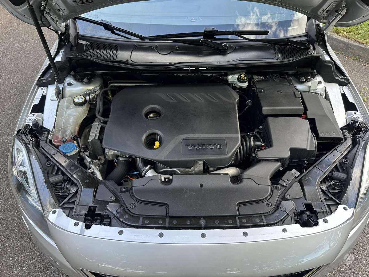 Volvo V40, 1.6 l., hatchback