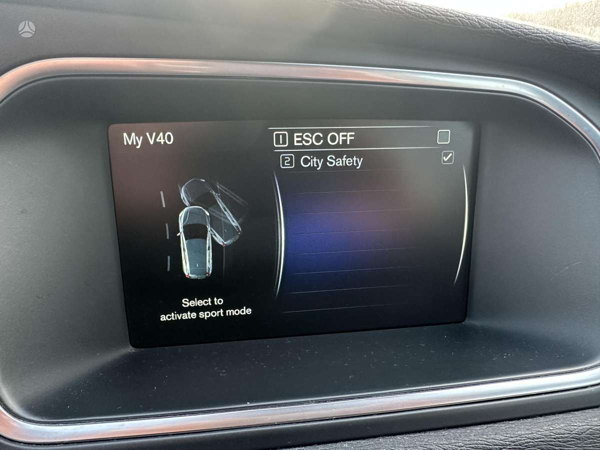 Volvo V40, 1.6 l., hatchback