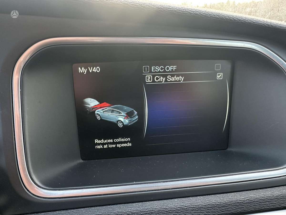 Volvo V40, 1.6 l., hatchback