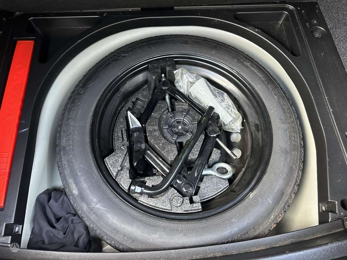 Volvo V40, 1.6 l., hatchback