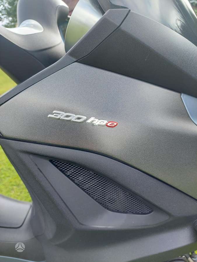 Piaggio MP3 300cc, trikes