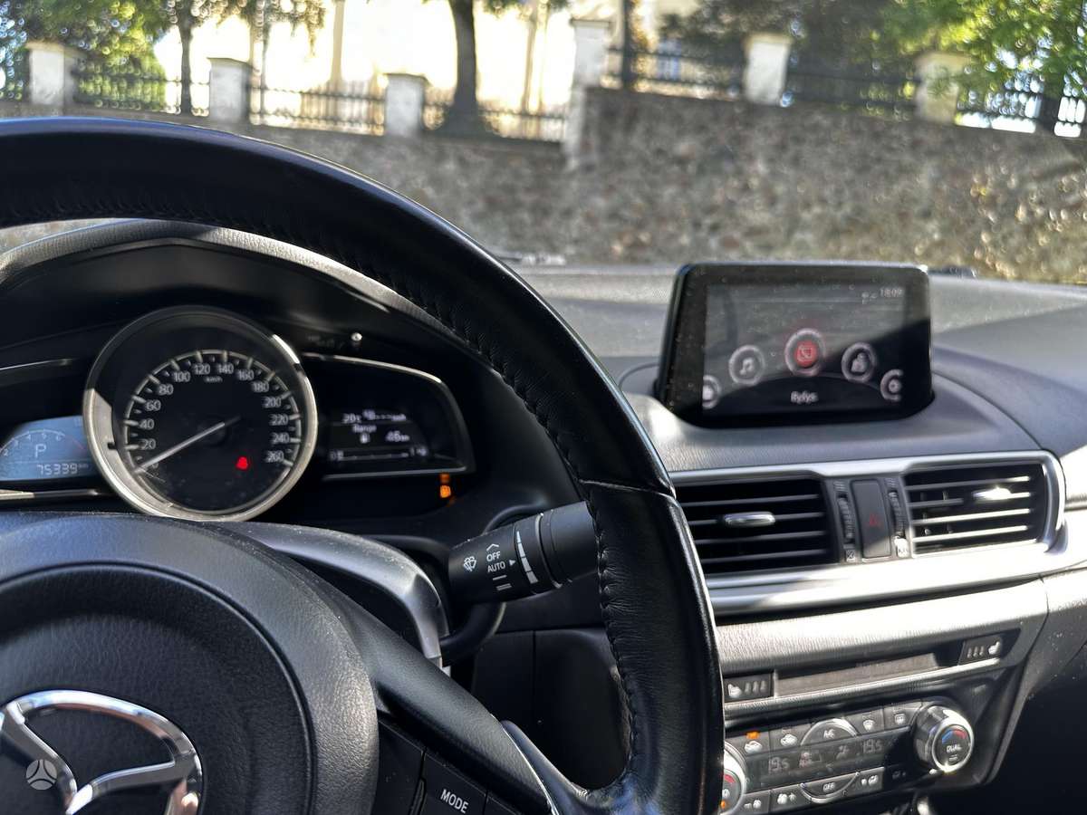 Mazda 3, 2.0 l., Седан