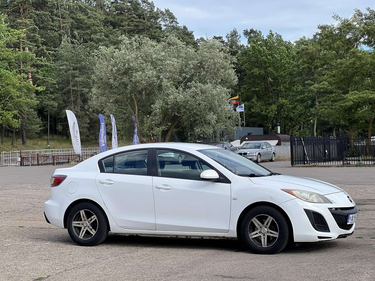 Mazda 3, 2.0 l., Седан