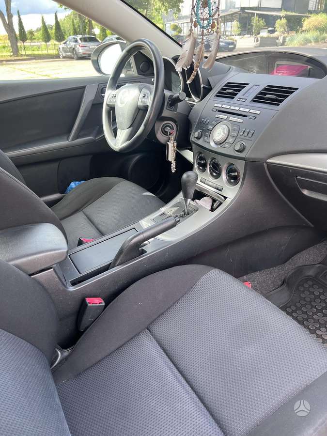 Mazda 3, 2.0 l., Седан