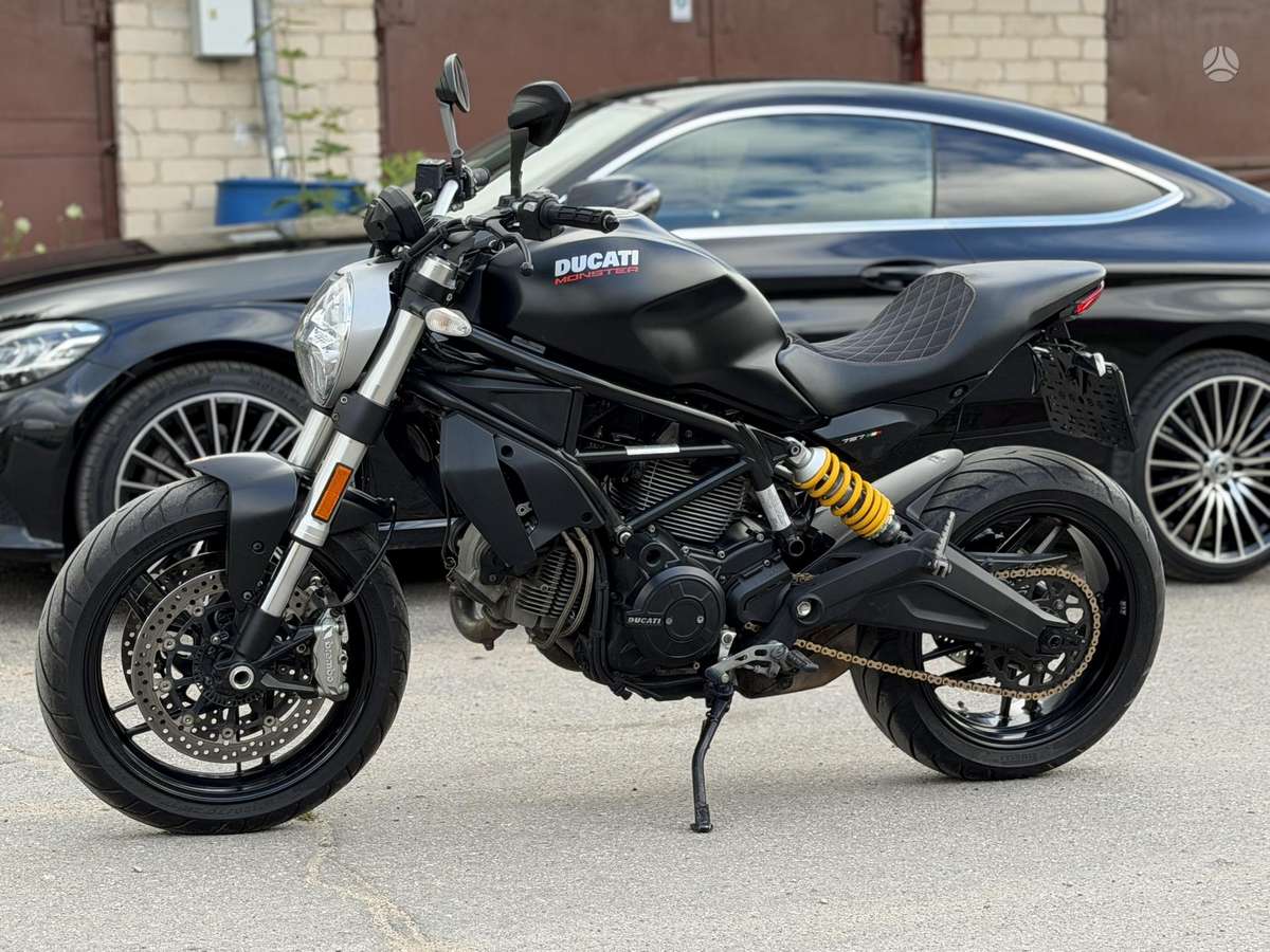 Ducati Monster 797cc, street / classic