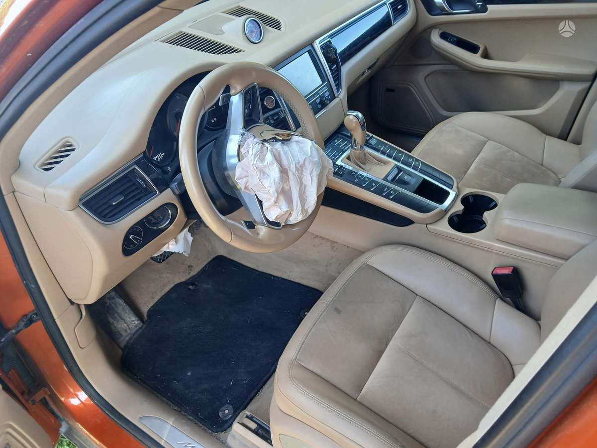 Porsche Macan - 10