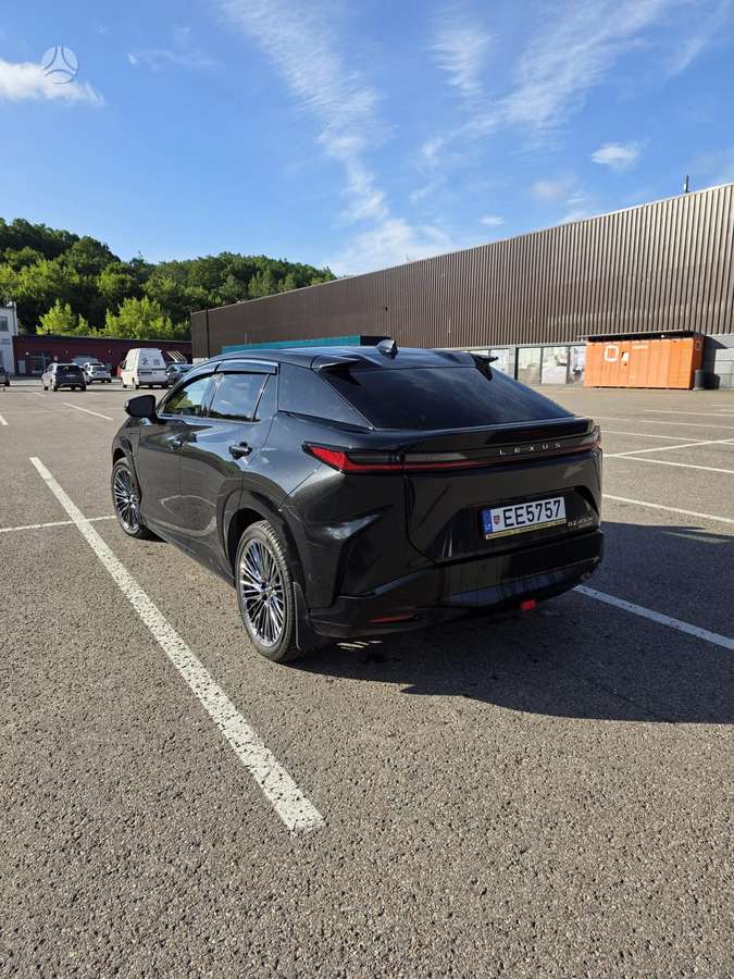 Lexus RZ 450e - 3