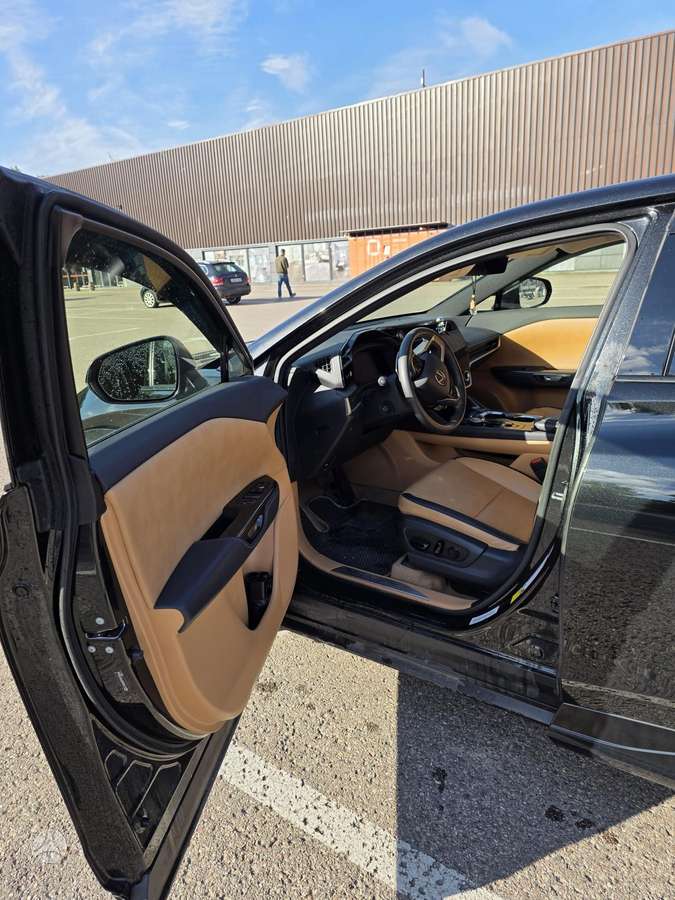 Lexus RZ 450e - 5