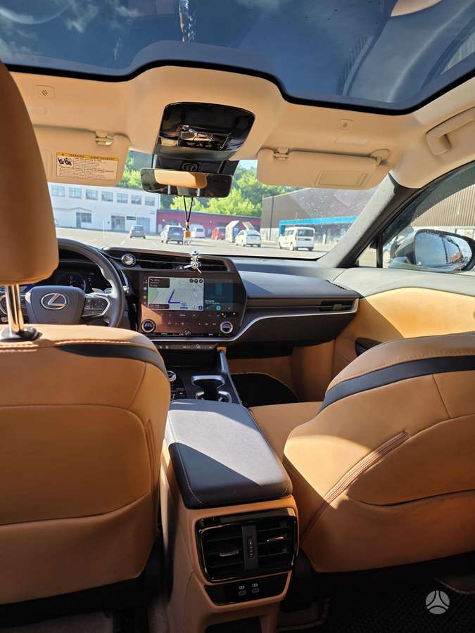 Lexus RZ 450e - 8