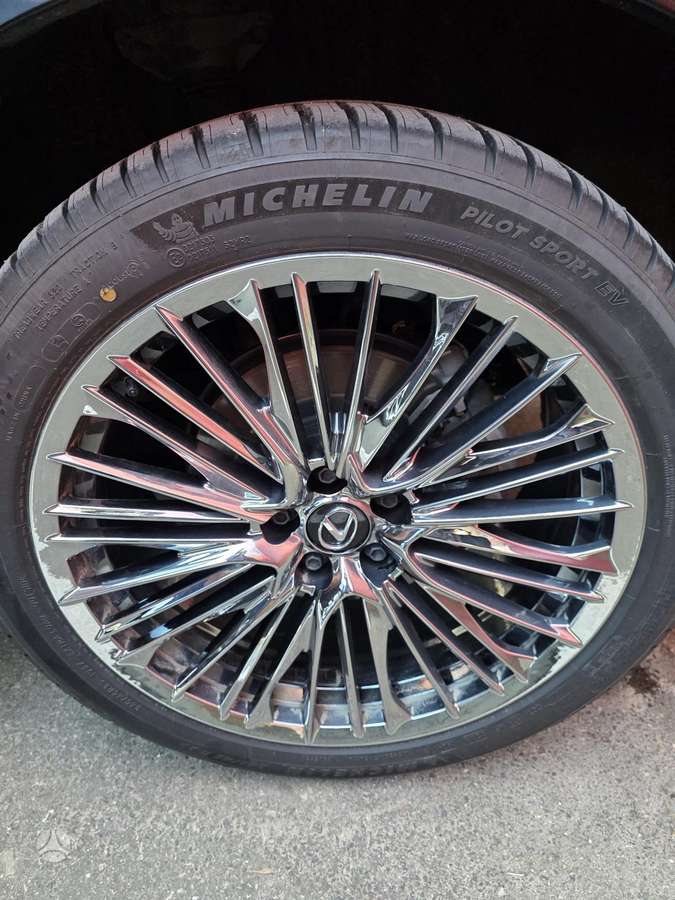 Lexus RZ 450e - 12