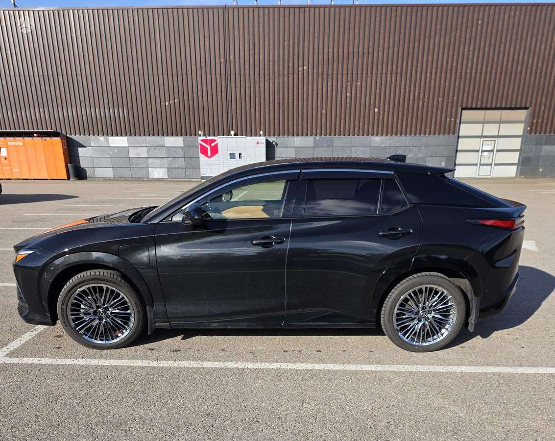 Lexus RZ 450e - 4